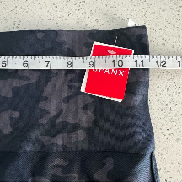 Spanx look at me now leggings black Camo size medium - Picture 7 of 9